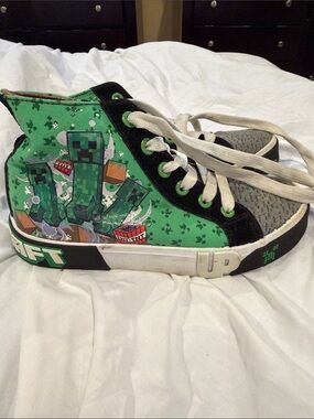 T.U.K. Green Minecraft Creeper High-Top Kids Sneakers